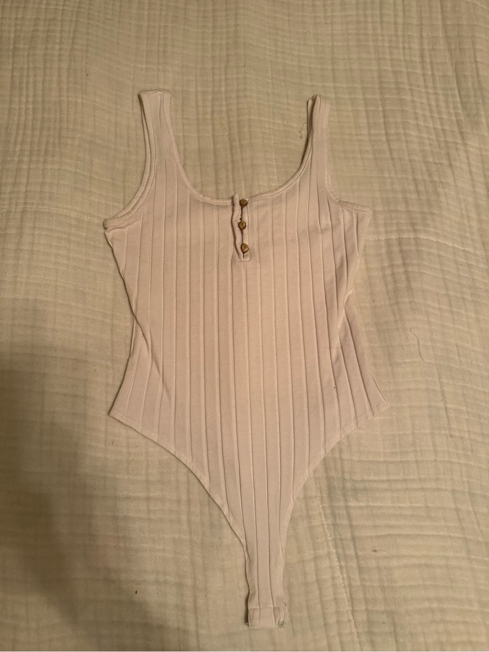 Ribbed Scoop Neck White Bodysuit with Button Details - size small